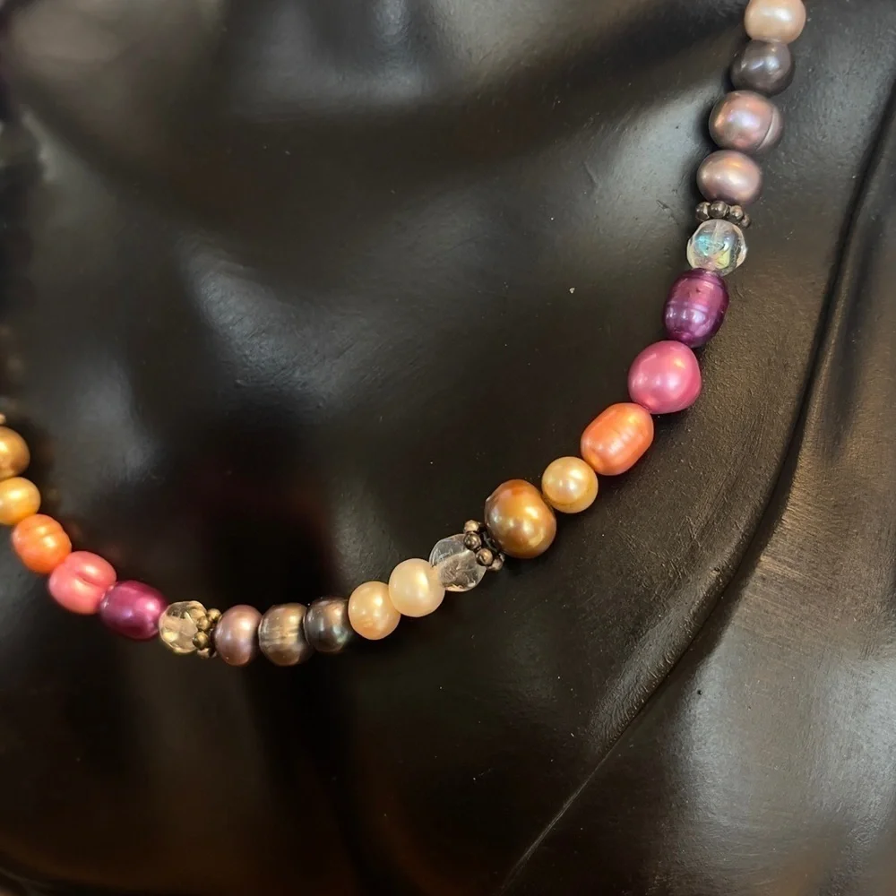 Sterling silver dyed freshwater pearl necklace - Picture 3 of 6